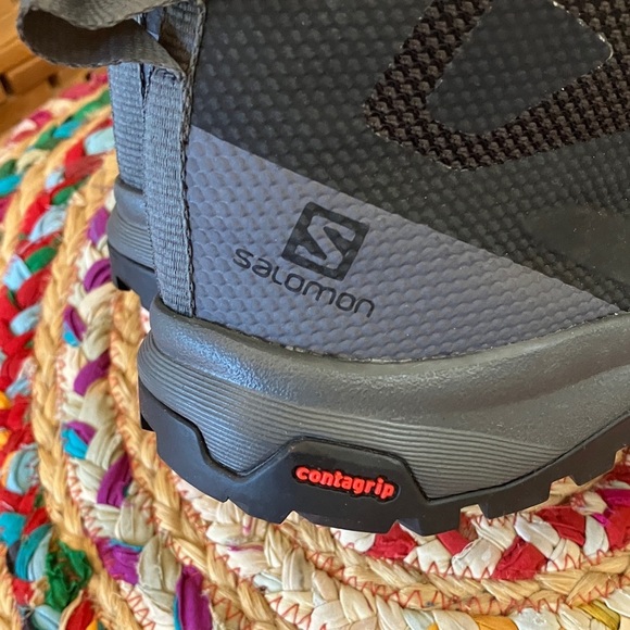 NWOB Salomon Contagrip Black Hiking Boots with Gray Laces - Picture 5 of 9